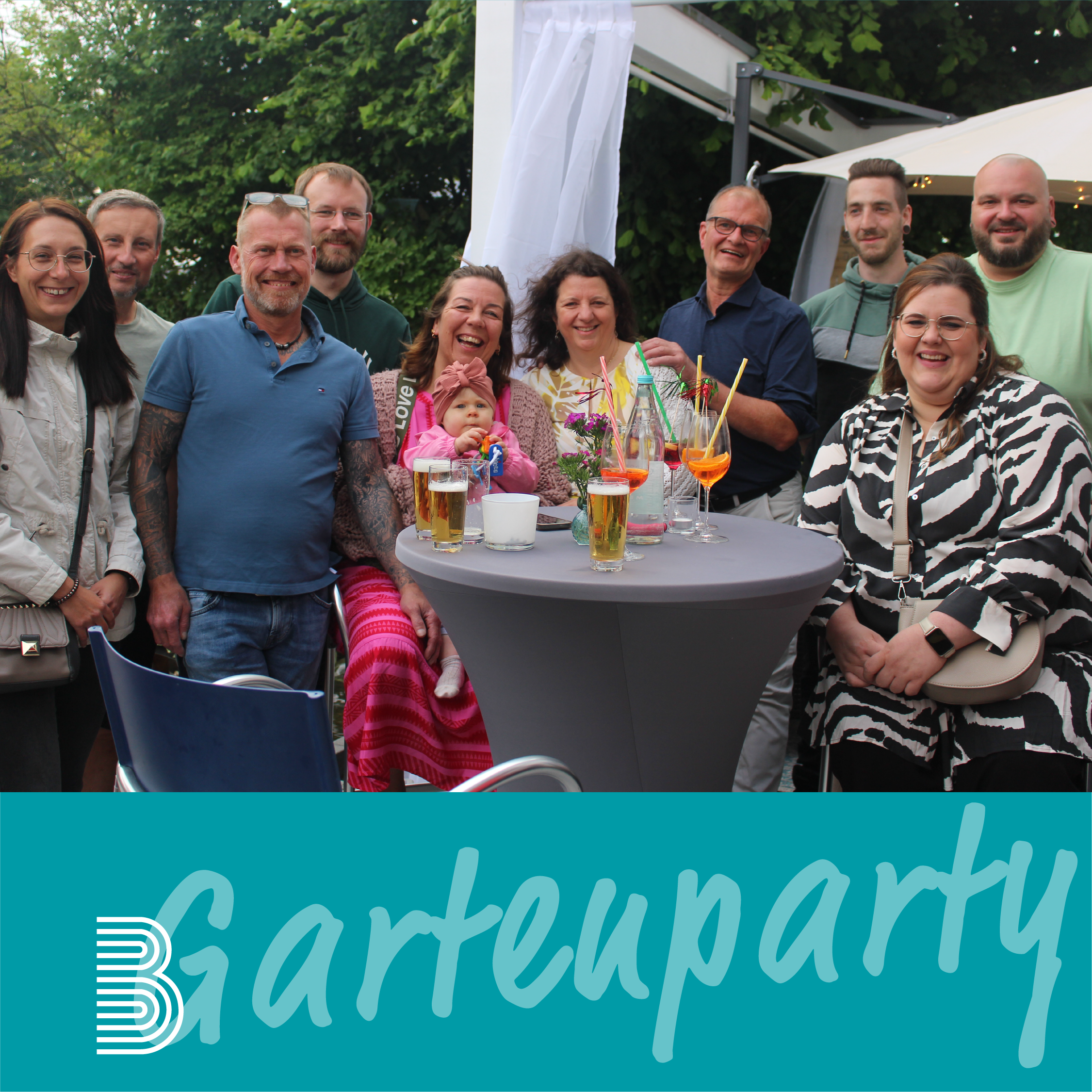 Team Berse unter freiem Himmel bei der Gartenparty im Sommer.