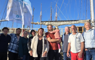 Team Berse entert die Tjalk Zorg met Vlijt: Mit dem Plattbodenschiff segelten wir gemeinsam übers IJsselmeer.