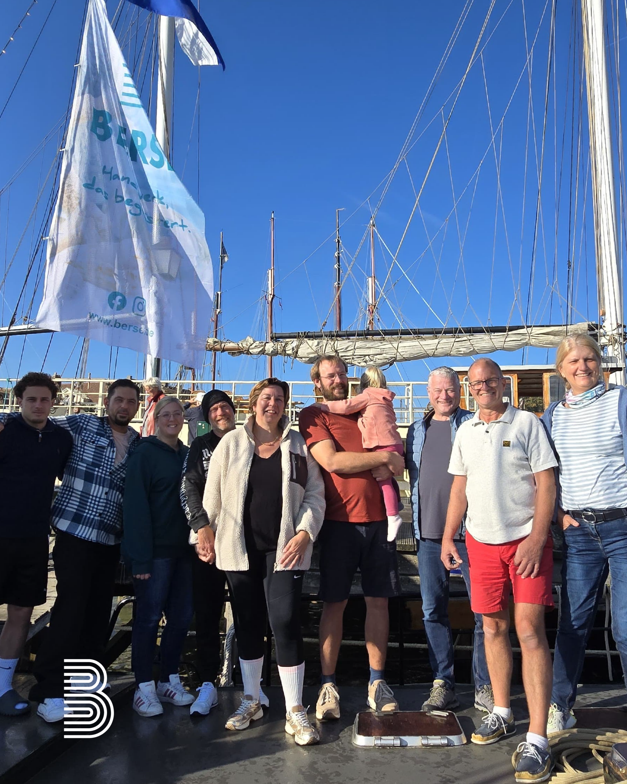 Team Berse entert die Tjalk Zorg met Vlijt: Mit dem Plattbodenschiff segelten wir gemeinsam übers IJsselmeer.