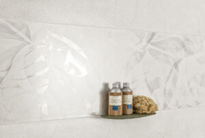 Eine Wandfliese in Steingutoptik.