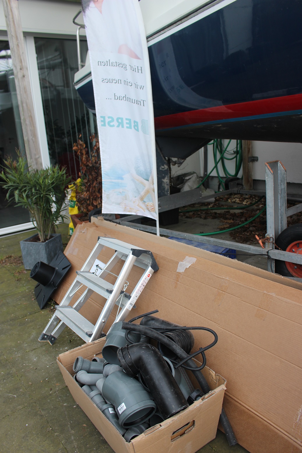 Unsere Kommissionierung findet nun unter freiem Himmel statt.