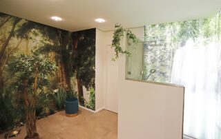 Ein Badezimmer im ansprechenden Dschungel-Look.