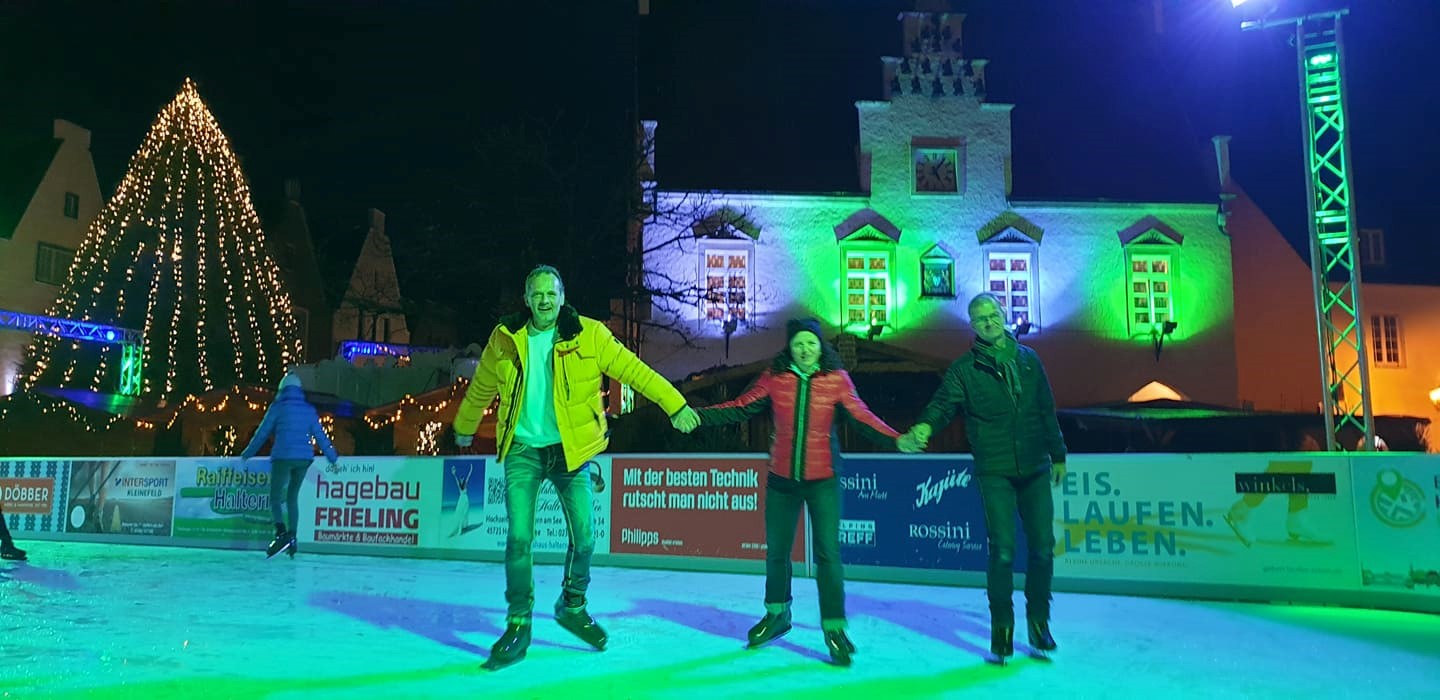 Michael Schroer, Ulrich & Carmen Berse bei der Eröffnung der Kunsteisbahn