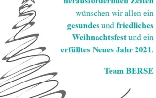 Weihnachtsgruß-Karte mit gezeichnetem Baum