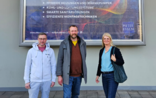 Andre Kretschmer, Lars Stapelfeldt und Beatrix Hackenschmidt auf der SHK+E Messe in Essen.